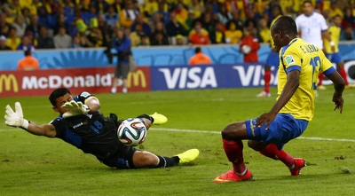 ולנסיה כובש את שער השוויון (רויטרס) ולנסיה כובש את שער השוויון (רויטרס)