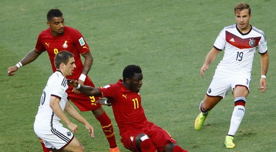 פיליפ לאם מנסה להפריע לסולי מונטארי (רויטרס)