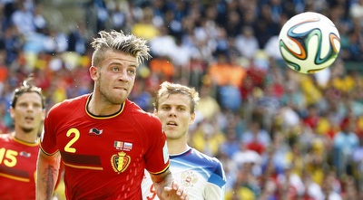 טובי אלדרווירלד מנסה להגיע לכדור (רויטרס)