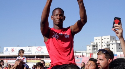 פלט על הכתפיים (יניב גונן) פלט על הכתפיים (יניב גונן)