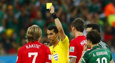 איבן רקיטיץ´ סופג צהוב (רויטרס)