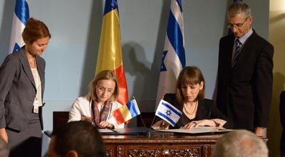 לימור לבנת וגבריאלה סאבו (מארק ניימן, לע&qout;מ)