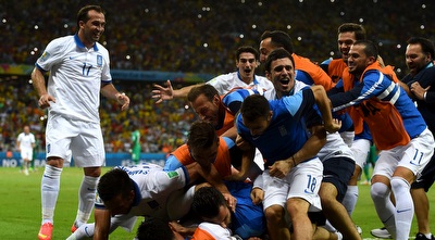 שחקני יוון חוגגים (GettyImages)