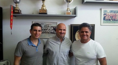 אלון חסון במשרדי הפועל חיפה (מערכת ONE) אלון חסון במשרדי הפועל חיפה (מערכת ONE)