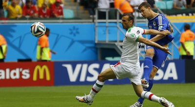 דזקו מנסה את כוחו מרחוק (רויטרס)