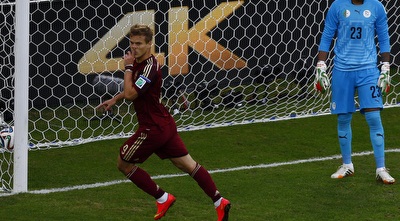 קוקורין חוגג (רויטרס) קוקורין חוגג (רויטרס)