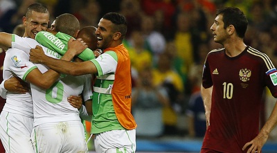 אלג´יריה חוגגת העפלה ראשונה בתולדותיה (רויטרס) אלג´יריה חוגגת העפלה ראשונה בתולדותיה (רויטרס)