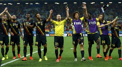 שחקני בלגיה מודים לקהל (רויטרס)