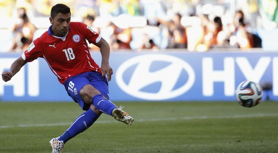 גונסאלו חארה מחמיץ את הפנדל (רויטרס)