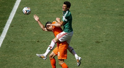 רובין ואן פרסי נמחץ (רויטרס) רובין ואן פרסי נמחץ (רויטרס)