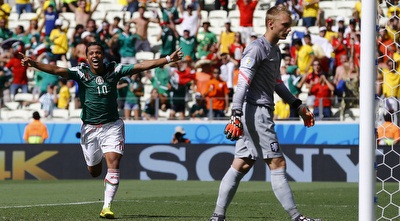 ג´יובאני דוס סנטוס חוגג את שער היתרון (רויטרס) ג´יובאני דוס סנטוס חוגג את שער היתרון (רויטרס)