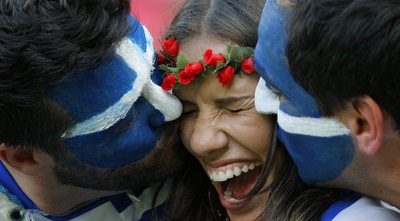 אוהדי יוון משתעשעים (רויטרס)