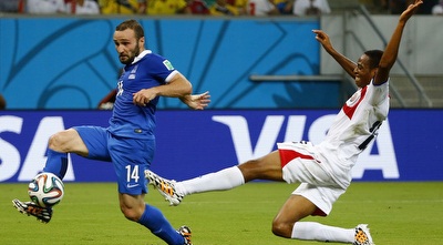 סלפינגידיס מנסה להבקיע (רויטרס)