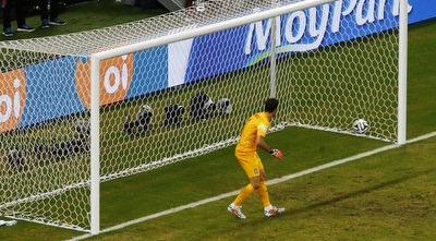 הכדור נכנס לרשת (רויטרס)