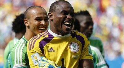 פיטר אודמווינגי מחבק את וינסנט אניימה (רויטרס) פיטר אודמווינגי מחבק את וינסנט אניימה (רויטרס)