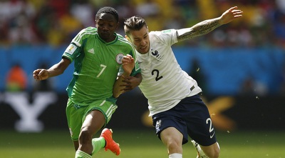 מת´יו דבושי נאבק באחמד מוסא (רויטרס) מת´יו דבושי נאבק באחמד מוסא (רויטרס)