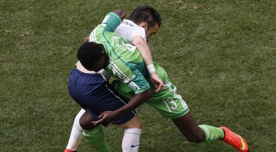 מת´יו ולבואנה נאבק על הכדור (רויטרס) מת´יו ולבואנה נאבק על הכדור (רויטרס)