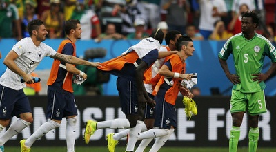 שחקני נבחרת צרפת חוגגים (רויטרס) שחקני נבחרת צרפת חוגגים (רויטרס)