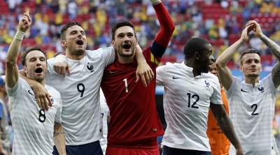 שחקני נבחרת צרפת חוגגים (רויטרס) שחקני נבחרת צרפת חוגגים (רויטרס)