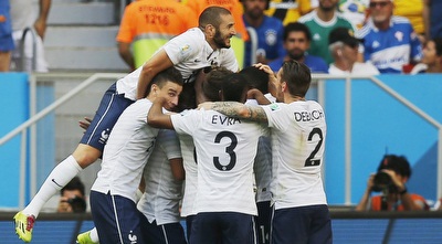 שחקני נבחרת צרפת חוגגים (רויטרס) שחקני נבחרת צרפת חוגגים (רויטרס)