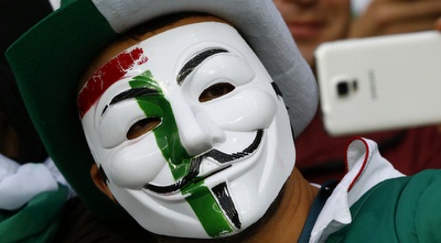 אוהד אלג´יריה שבא לתמוך בנבחרתו (רויטרס) אוהד אלג´יריה שבא לתמוך בנבחרתו (רויטרס)