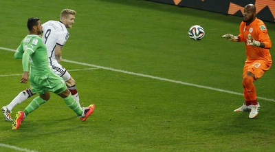 שורלה בדרך לכבוש (רויטרס) שורלה בדרך לכבוש (רויטרס)