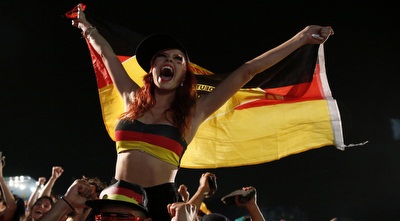 אוהדת גרמניה חוגגת (רויטרס) אוהדת גרמניה חוגגת (רויטרס)