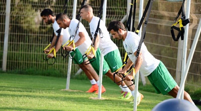 שחקני מכבי חיפה באימון (האתר הרשמי של מכבי חיפה) (מערכת ONE)