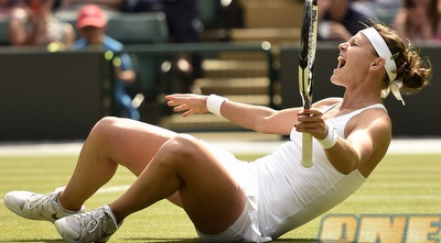 סאפארובה חוגגת בסטייל עלייה לחצי (רויטרס)