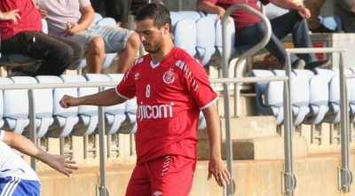 זגורי מנסה להגיע לכדור (משה חרמון) זגורי מנסה להגיע לכדור (משה חרמון)