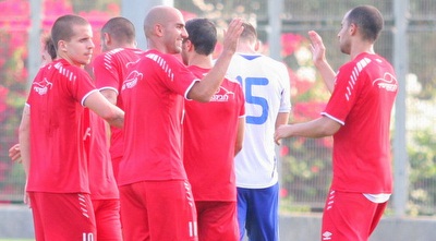 הפועל תל אביב חוגגת (משה חרמון) הפועל תל אביב חוגגת (משה חרמון)