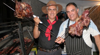 אוהדי ארגנטינה. נהנו מאכילת בשר (משה חרמון)