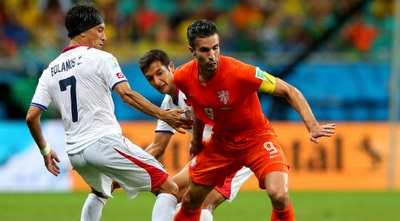 רובין ואן פרסי מול בולאניוס (GettyImages)