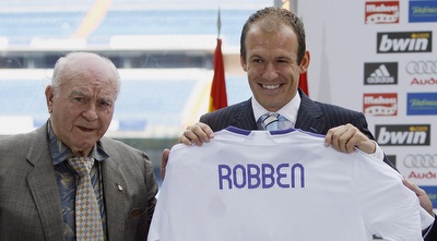 רובן מוצג בריאל מדריד לצד די סטפנו (רויטרס) רובן מוצג בריאל מדריד לצד די סטפנו (רויטרס)