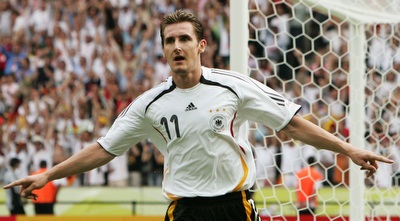 קלוזה חוגג מול אקוואדור (רויטרס) קלוזה חוגג מול אקוואדור (רויטרס)