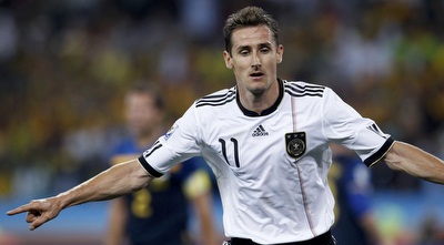 קלוזה חוגג מול אוסטרליה ב-2010 (רויטרס) קלוזה חוגג מול אוסטרליה ב-2010 (רויטרס)