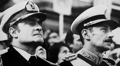 חורחה וידלה (מימין). ימים אפלים בארגנטינה (רויטרס) חורחה וידלה (מימין). ימים אפלים בארגנטינה (רויטרס)