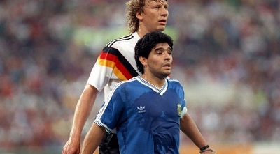 מראדונה במשחק ההפסד בגמר מול גרמניה (מערכת ONE) מראדונה במשחק ההפסד בגמר מול גרמניה (מערכת ONE)