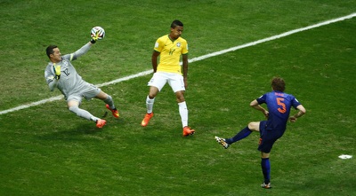 בלינד יורה לרשת (רויטרס) בלינד יורה לרשת (רויטרס)