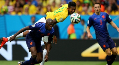 ז´ו נוגח מעל מרטינס אינדי (GettyImages) ז´ו נוגח מעל מרטינס אינדי (GettyImages)