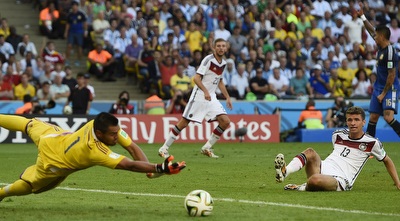 מולר מחטיא (רויטרס)