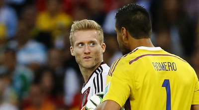 שורלה ורומרו מחליפים מבטים (רויטרס)