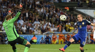 פלאסיו מחטיא מול נוייר (רויטרס)