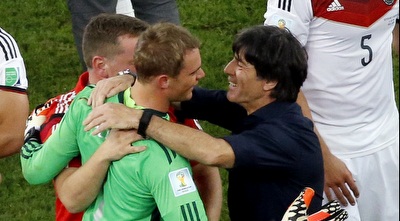 נוייר חוגג עם לב (רויטרס)