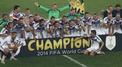 נבחרת גרמניה חוגגת זכייה (רויטרס)