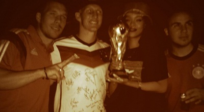 ריהאנה עם הגביע (מערכת ONE)