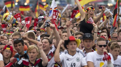 אוהדי גרמניה. באו לחגוג את הזכייה בגביע (רויטרס)