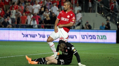 דני עמוס פגוע (יניב גונן)