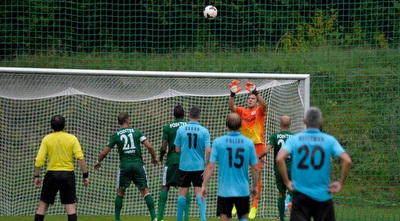 סטויקוביץ´ מנסה לקחת את הכדור (פייסבוק מכבי חיפה) סטויקוביץ´ מנסה לקחת את הכדור (פייסבוק מכבי חיפה)