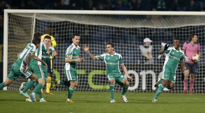 שחקני לודוגורץ חוגגים. עלו לסיבוב השלישי (רויטרס)